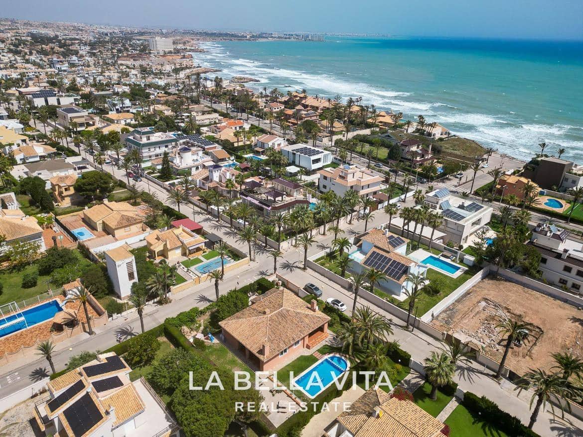 4 bedroom Villa for sale in Cabo Roig with pool - € 950,000 (Ref: 9297063)