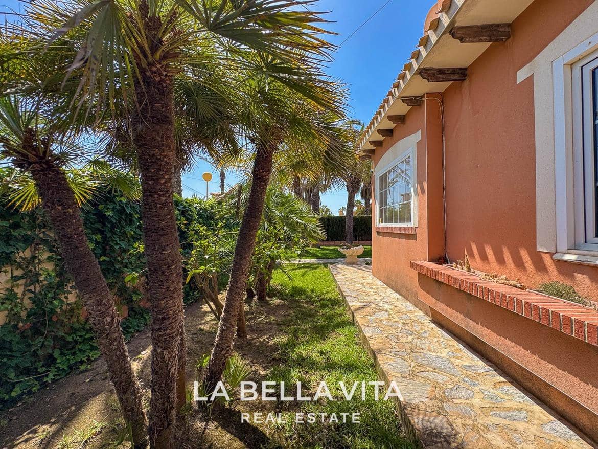 4 bedroom Villa for sale in Cabo Roig with pool - € 950,000 (Ref: 9297063)