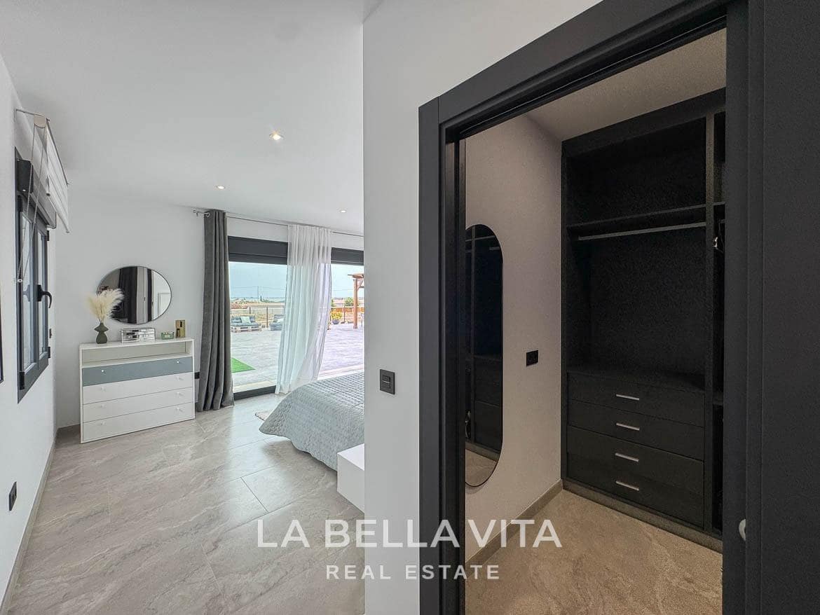 4 soverom Villa til salgs i Rojales med svømmebasseng garasje - € 1 300 000 (Ref: 9335201)