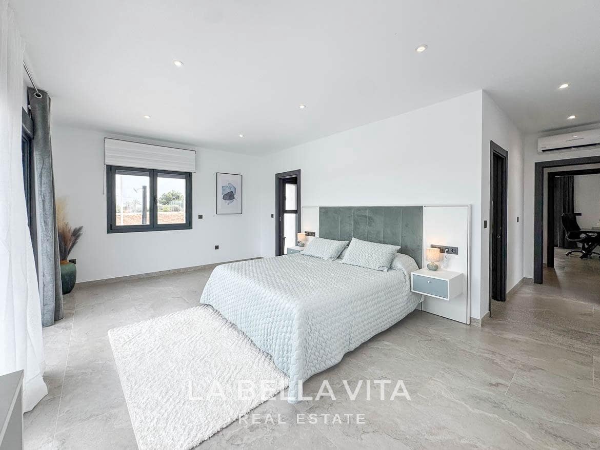 4 soverom Villa til salgs i Rojales med svømmebasseng garasje - € 1 300 000 (Ref: 9335201)