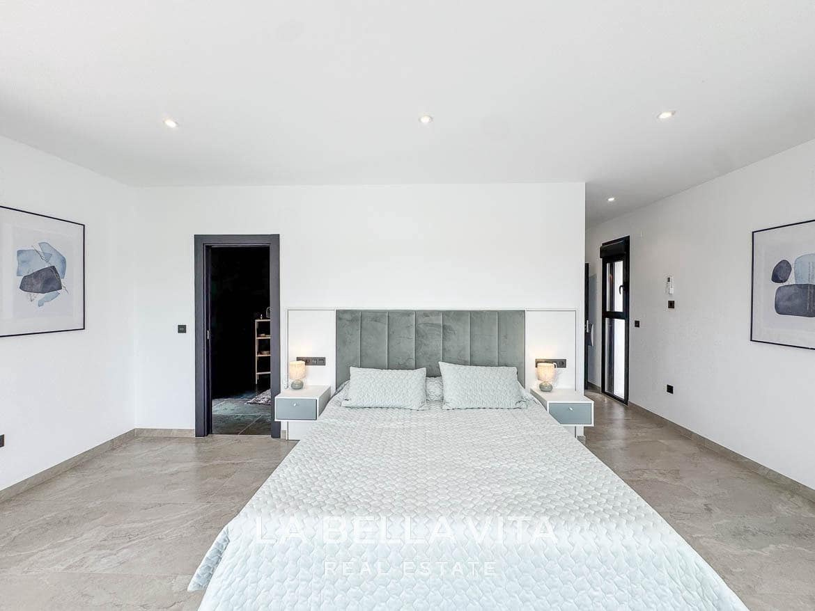 4 soverom Villa til salgs i Rojales med svømmebasseng garasje - € 1 300 000 (Ref: 9335201)