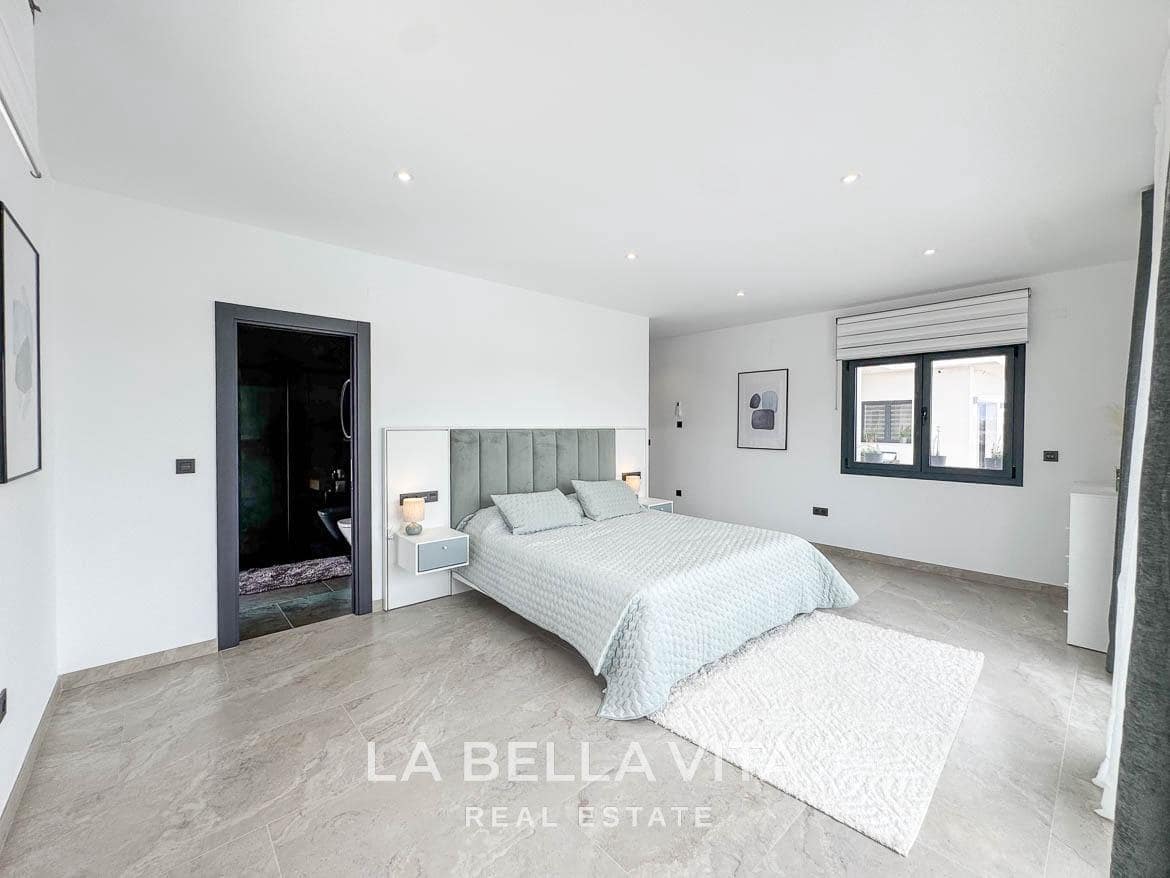 4 soverom Villa til salgs i Rojales med svømmebasseng garasje - € 1 300 000 (Ref: 9335201)