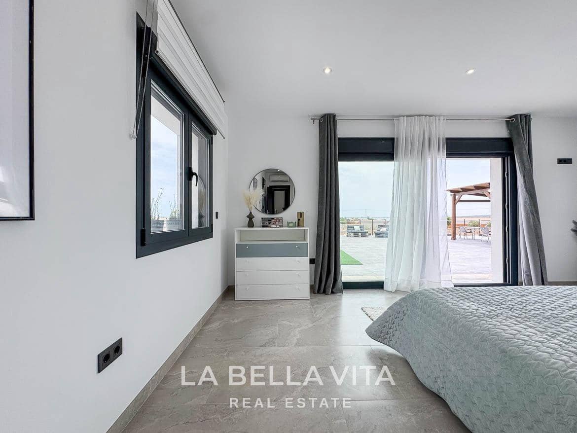 4 soverom Villa til salgs i Rojales med svømmebasseng garasje - € 1 300 000 (Ref: 9335201)