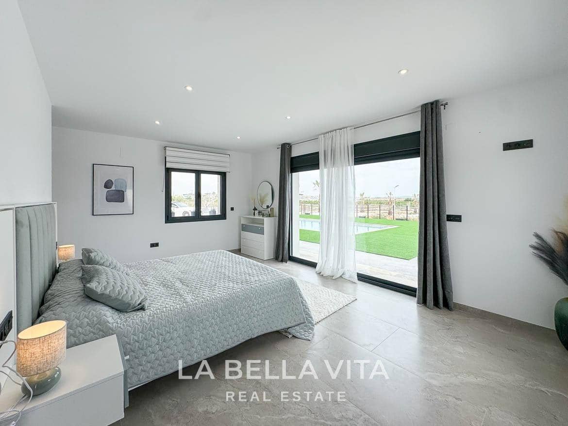 4 soverom Villa til salgs i Rojales med svømmebasseng garasje - € 1 300 000 (Ref: 9335201)