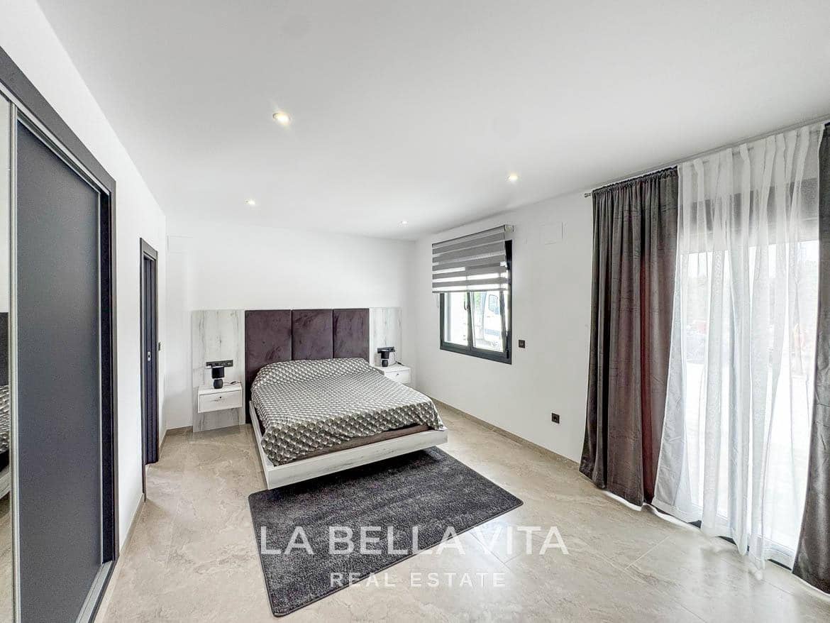 4 soverom Villa til salgs i Rojales med svømmebasseng garasje - € 1 300 000 (Ref: 9335201)