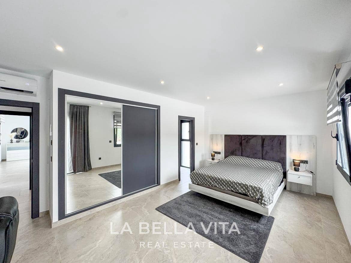 4 soverom Villa til salgs i Rojales med svømmebasseng garasje - € 1 300 000 (Ref: 9335201)