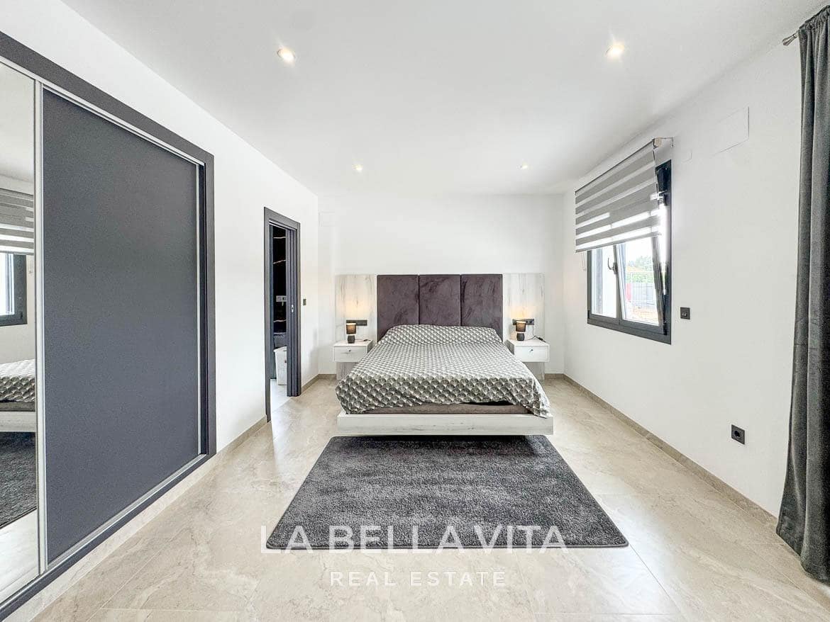 4 soverom Villa til salgs i Rojales med svømmebasseng garasje - € 1 300 000 (Ref: 9335201)