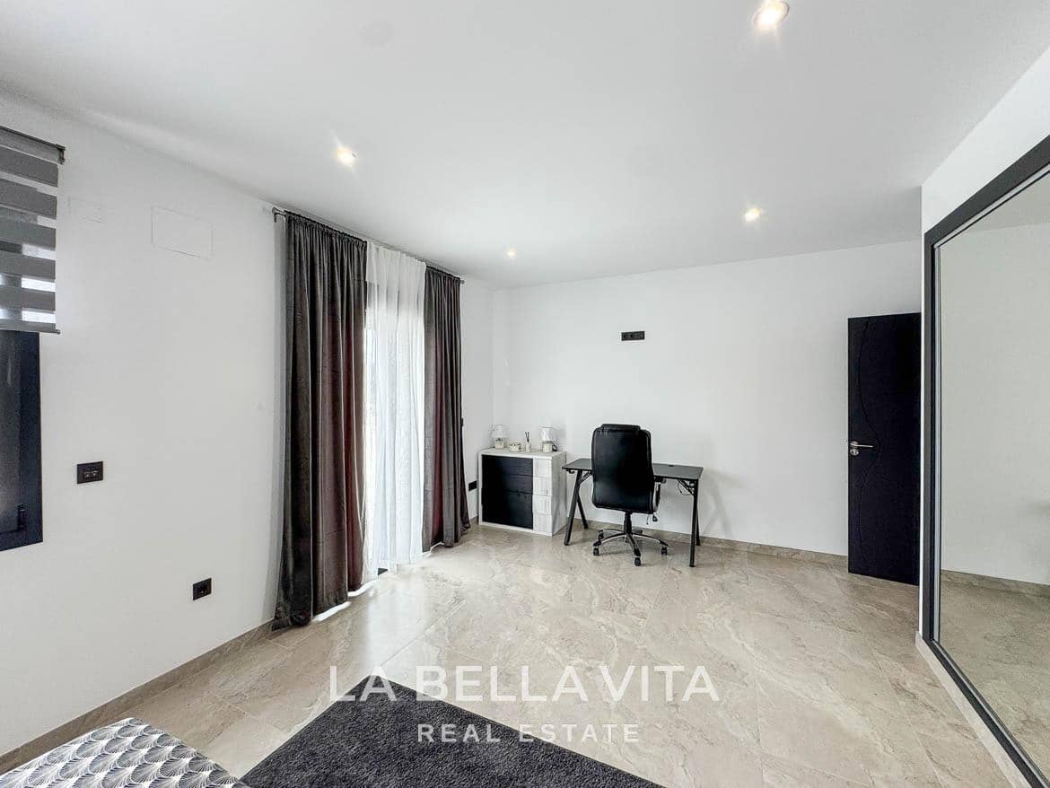 4 soverom Villa til salgs i Rojales med svømmebasseng garasje - € 1 300 000 (Ref: 9335201)