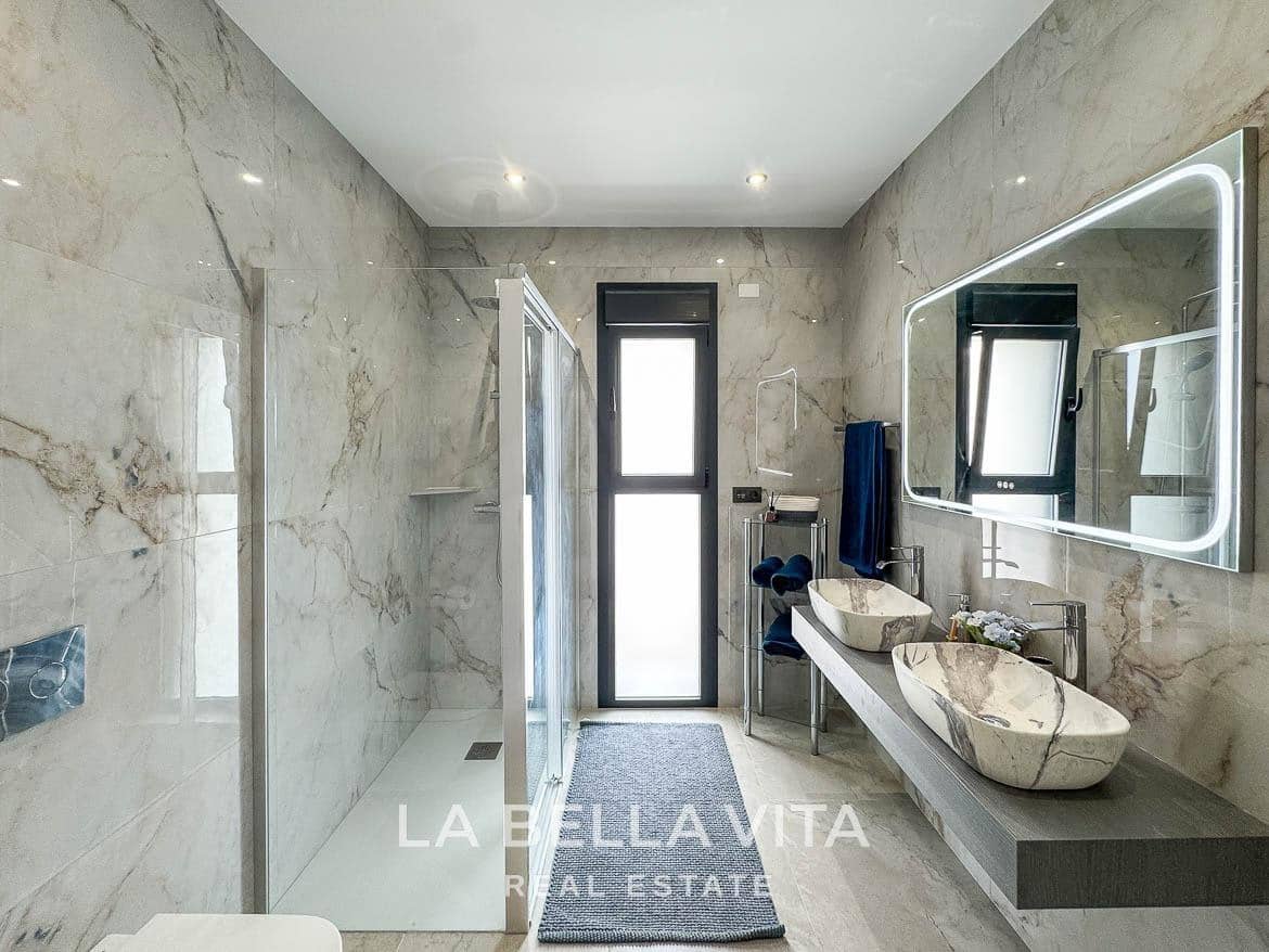 4 soverom Villa til salgs i Rojales med svømmebasseng garasje - € 1 300 000 (Ref: 9335201)