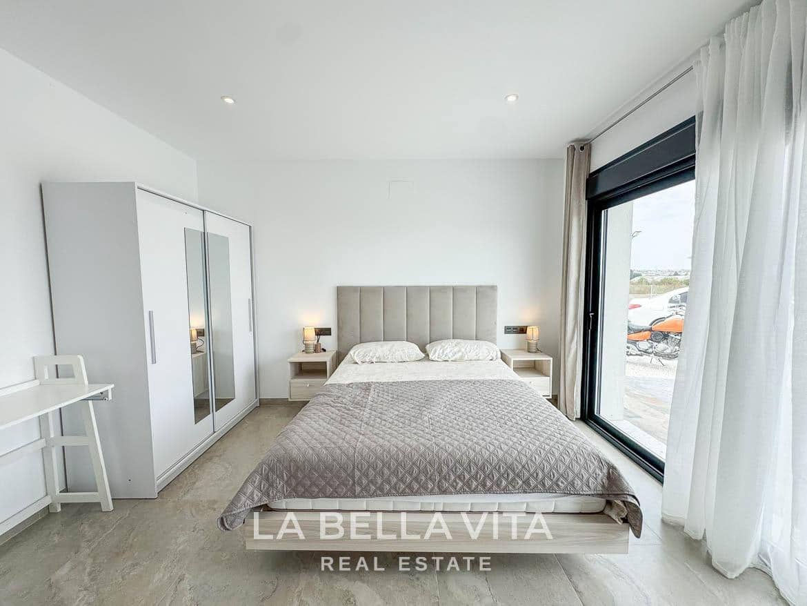 4 soverom Villa til salgs i Rojales med svømmebasseng garasje - € 1 300 000 (Ref: 9335201)