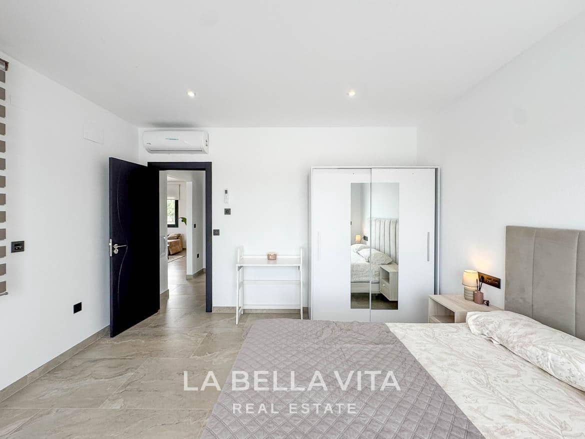 4 soverom Villa til salgs i Rojales med svømmebasseng garasje - € 1 300 000 (Ref: 9335201)