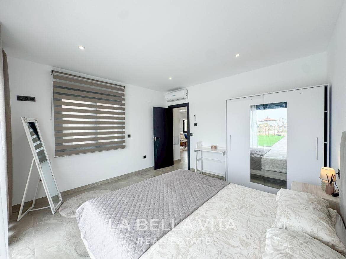 4 soverom Villa til salgs i Rojales med svømmebasseng garasje - € 1 300 000 (Ref: 9335201)