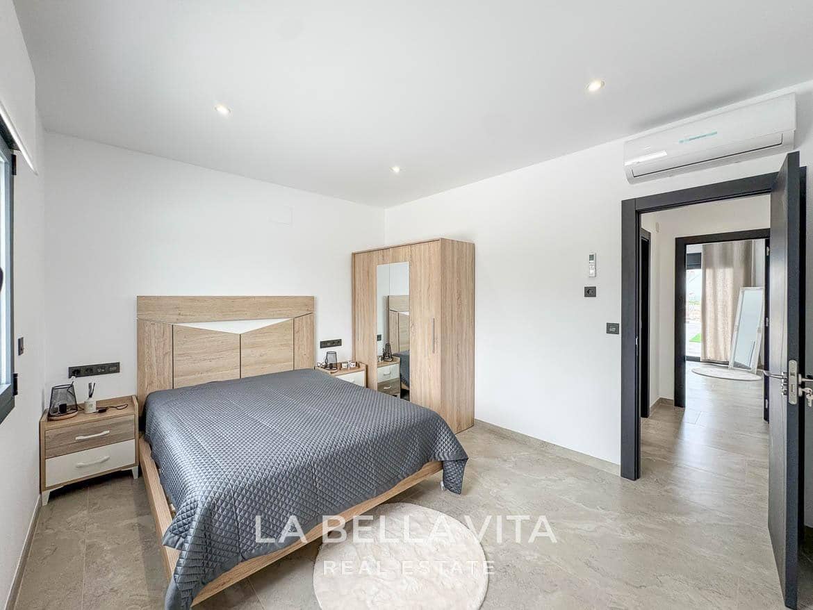 4 soverom Villa til salgs i Rojales med svømmebasseng garasje - € 1 300 000 (Ref: 9335201)