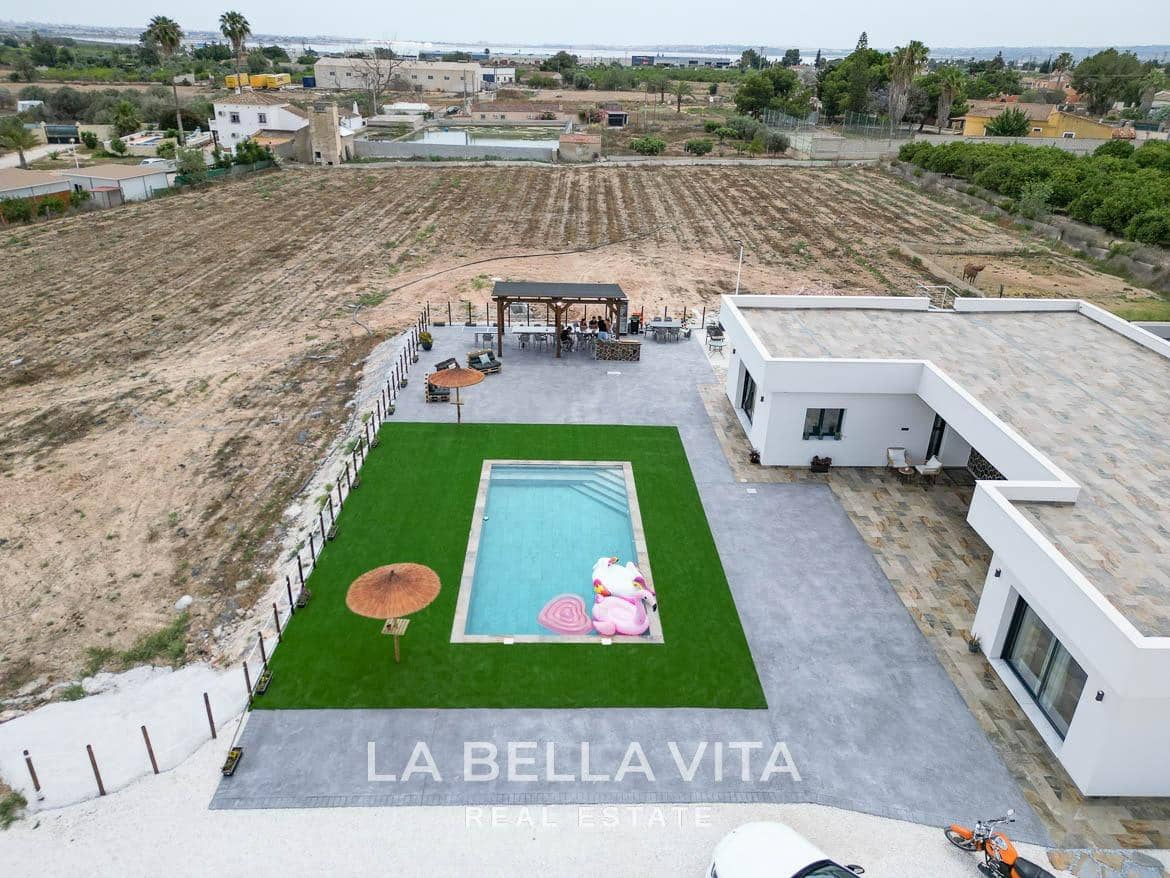 4 soverom Villa til salgs i Rojales med svømmebasseng garasje - € 1 300 000 (Ref: 9335201)