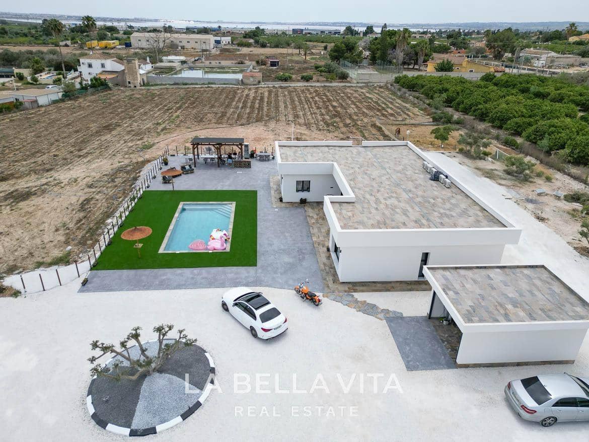 4 soverom Villa til salgs i Rojales med svømmebasseng garasje - € 1 300 000 (Ref: 9335201)