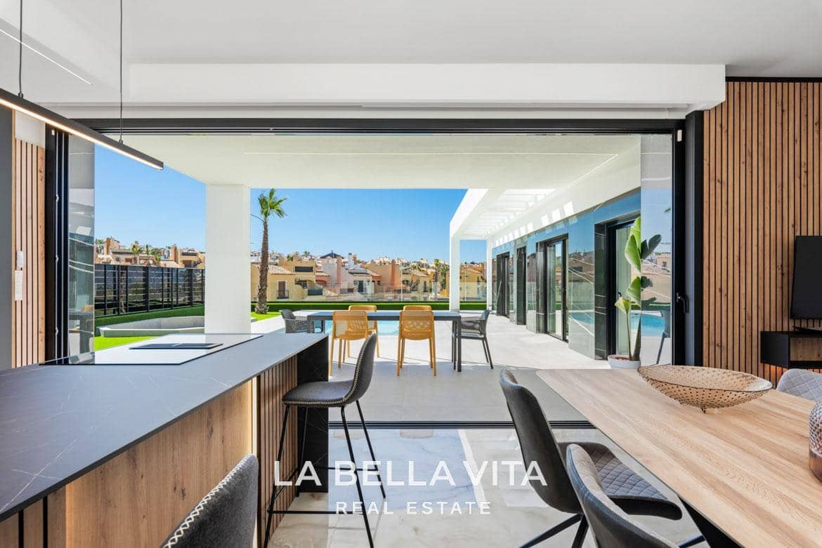 Chalet de 3 habitaciones en Algorfa en venta con piscina - 670.000 € (Ref: 9335204)