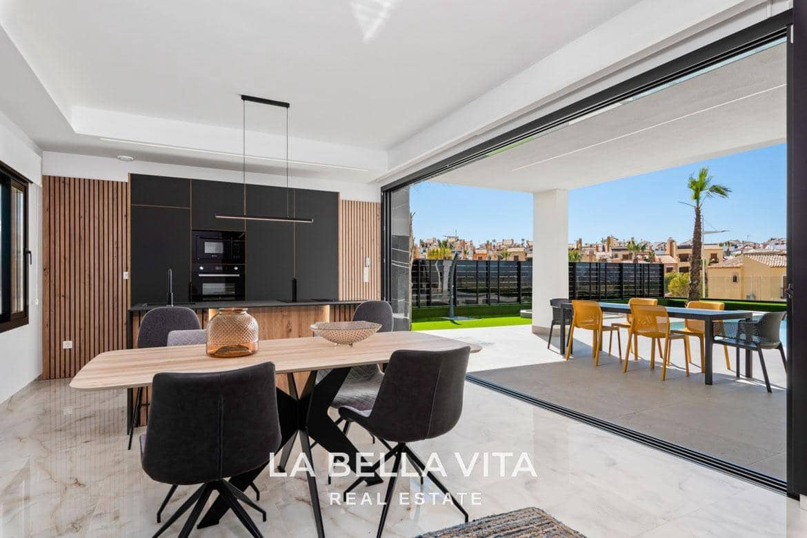 Chalet de 3 habitaciones en Algorfa en venta con piscina - 670.000 € (Ref: 9335204)