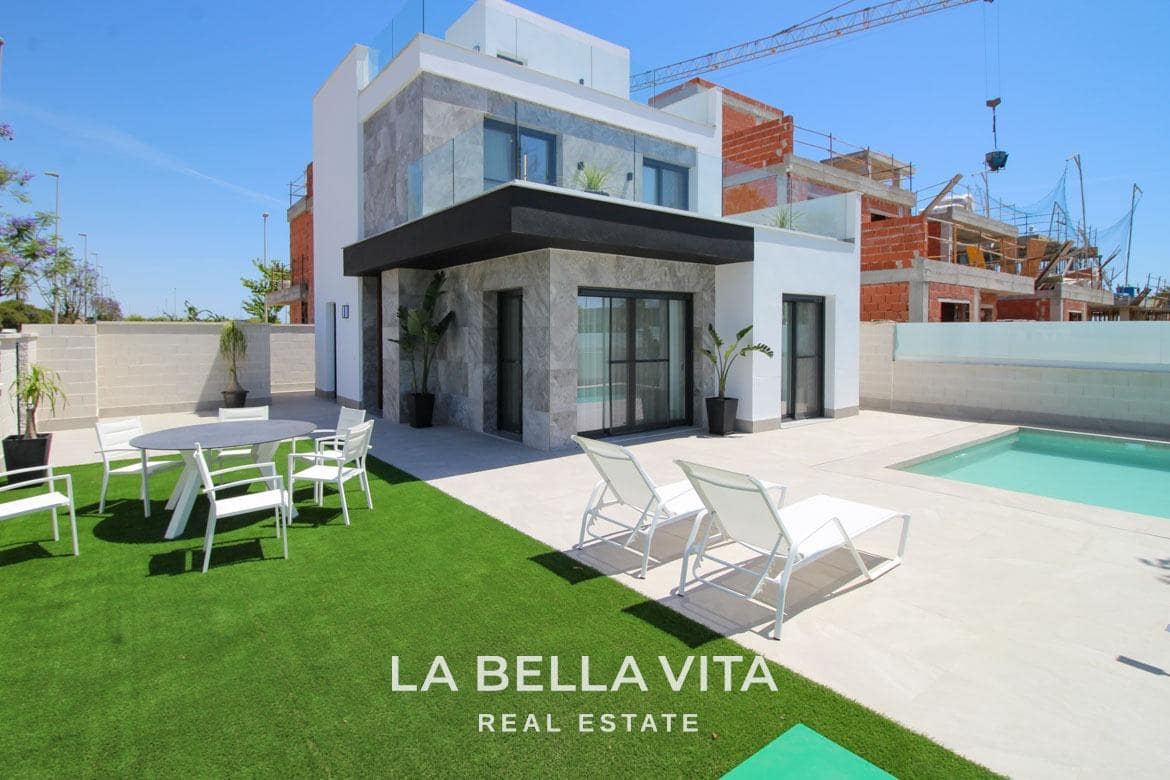 3 chambre Villa/Maison à vendre à Pilar de la Horadada avec piscine garage - 725 000 € (Ref: 9335211)