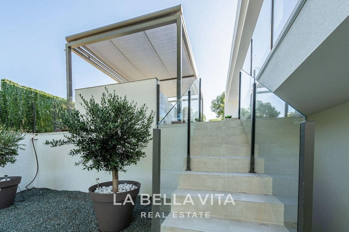 3 sypialnia Willa na sprzedaż w Pinar de Campoverde z basenem garażem - 825 000 € (Ref: 9335219)