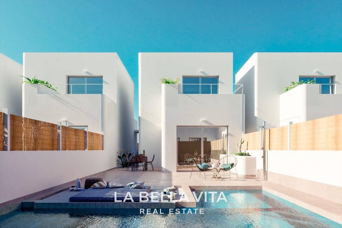 3 bedroom Villa for sale in Los Alcazares with pool - € 399,000 (Ref: 9335220)