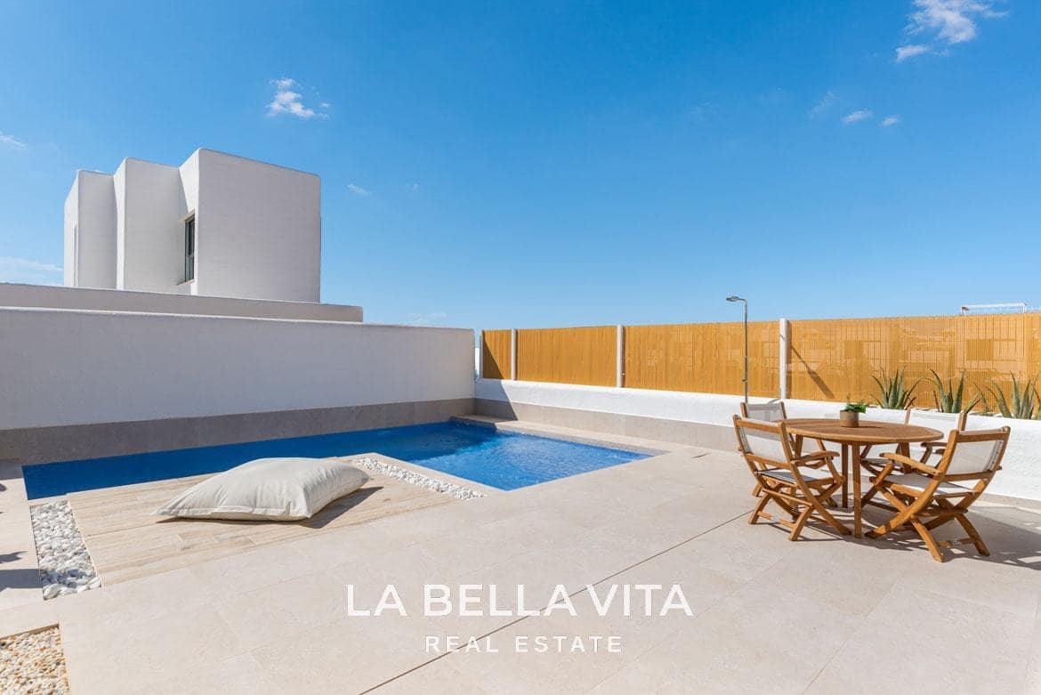 3 bedroom Villa for sale in Los Alcazares with pool - € 399,000 (Ref: 9335220)