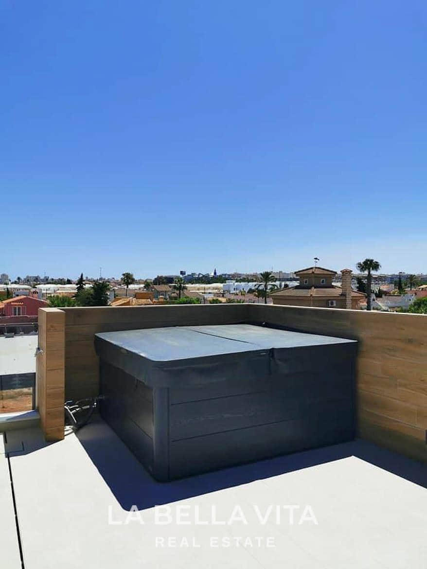 3 sypialnia Willa na sprzedaż w Torrevieja z basenem garażem - 750 000 € (Ref: 9335226)