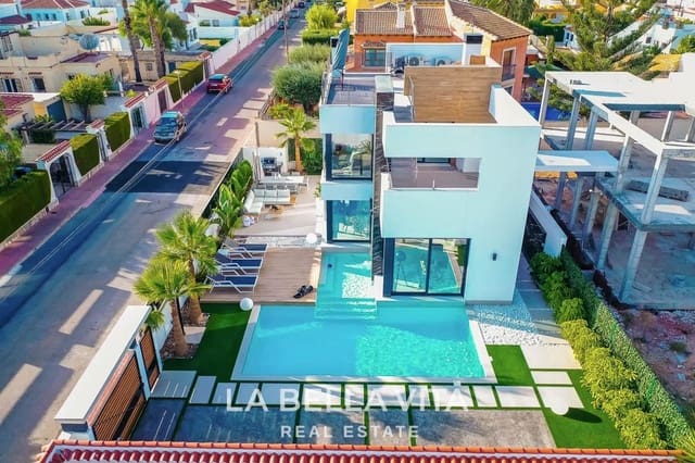 3 bedroom Villa for sale in El Chaparral - La Siesta - La Torreta, Torrevieja with pool garage - € 750,000 (Ref: 9335226)