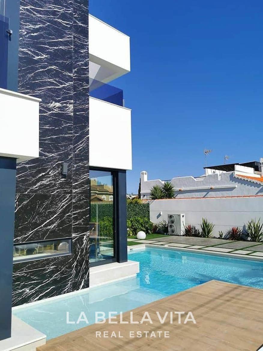 3 sypialnia Willa na sprzedaż w Torrevieja z basenem garażem - 750 000 € (Ref: 9335226)