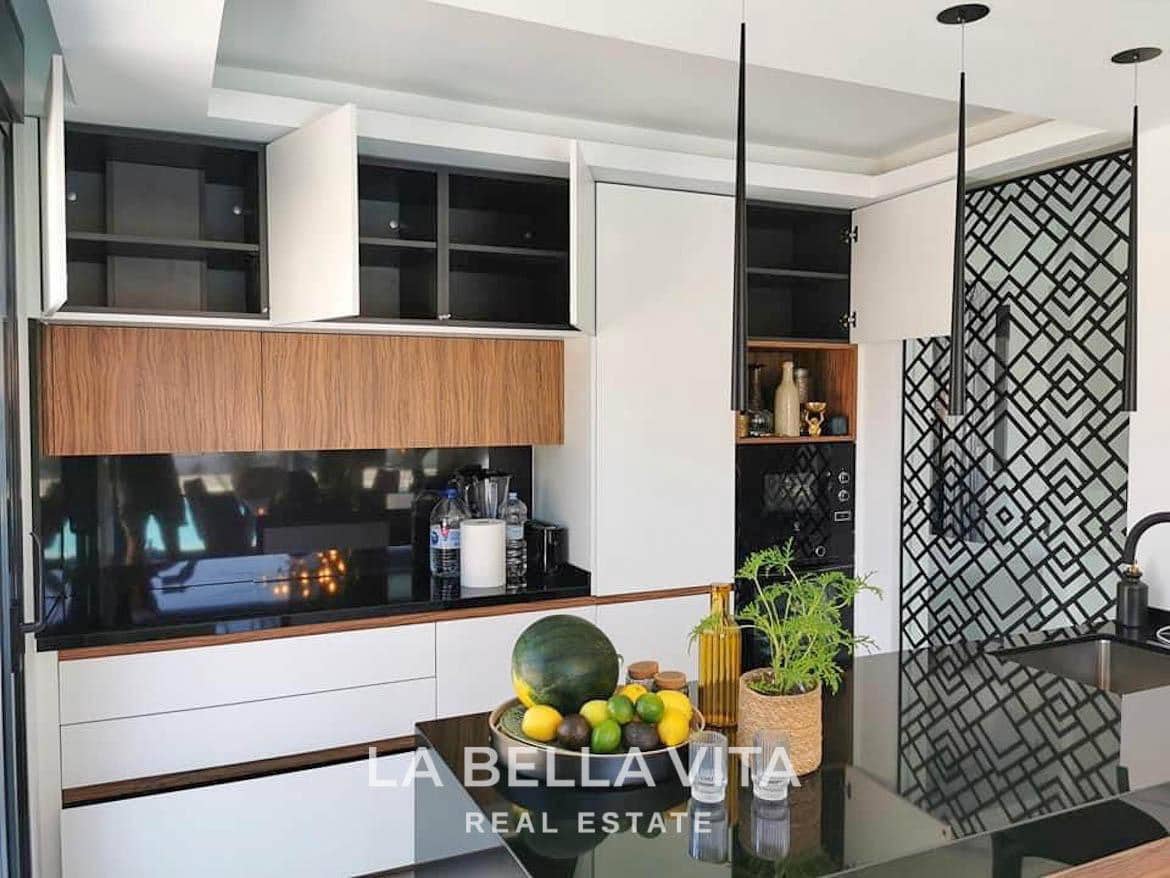 3 sypialnia Willa na sprzedaż w Torrevieja z basenem garażem - 750 000 € (Ref: 9335226)