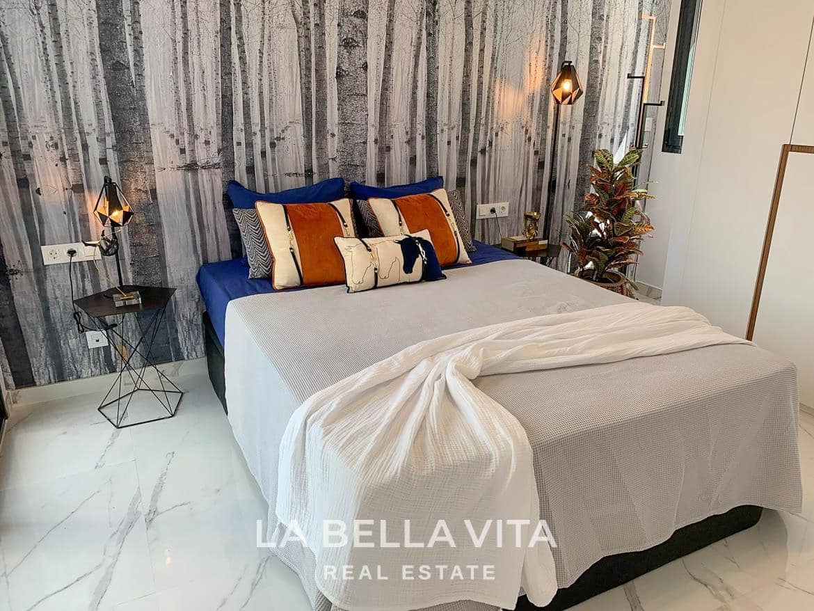 3 sypialnia Willa na sprzedaż w Torrevieja z basenem garażem - 750 000 € (Ref: 9335226)