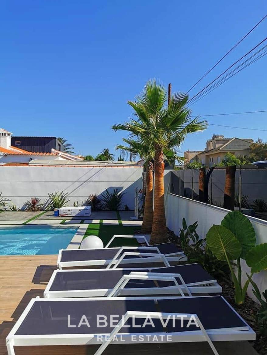 3 sypialnia Willa na sprzedaż w Torrevieja z basenem garażem - 750 000 € (Ref: 9335226)