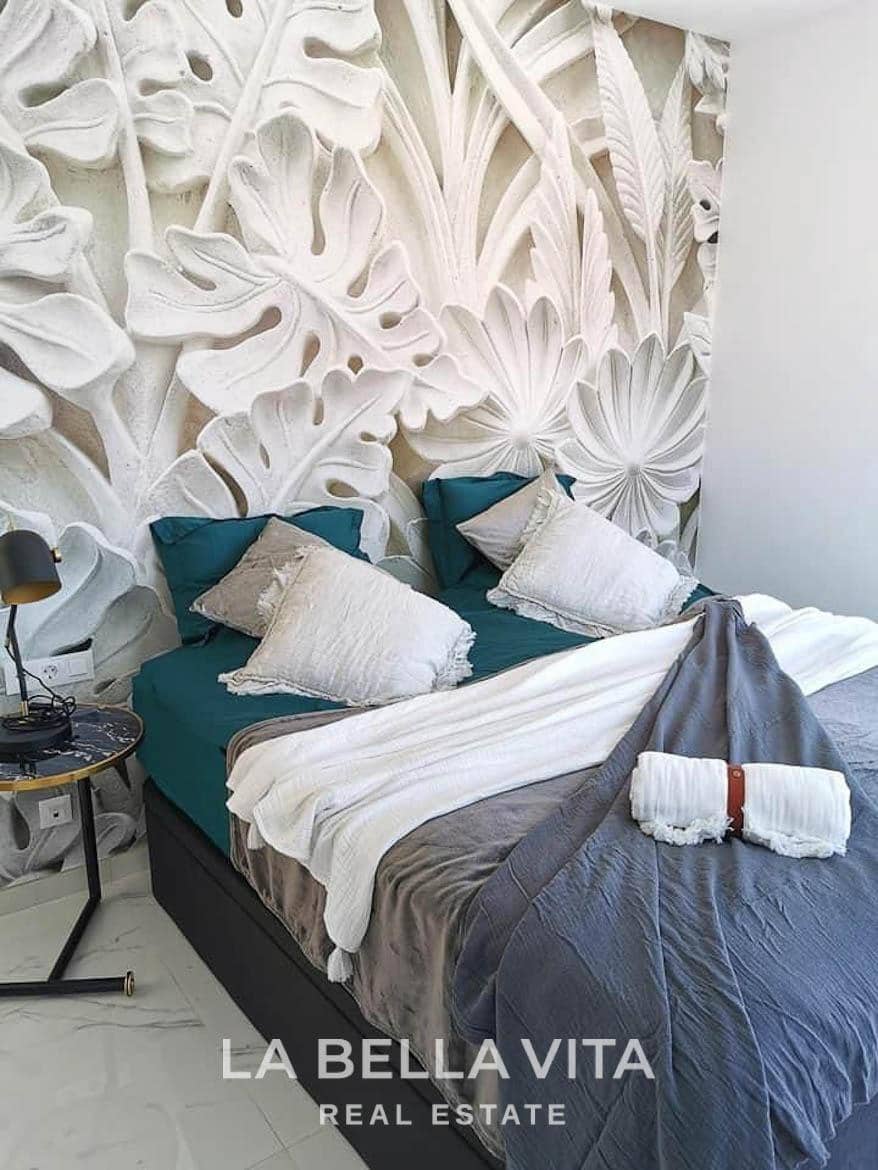 3 sypialnia Willa na sprzedaż w Torrevieja z basenem garażem - 750 000 € (Ref: 9335226)