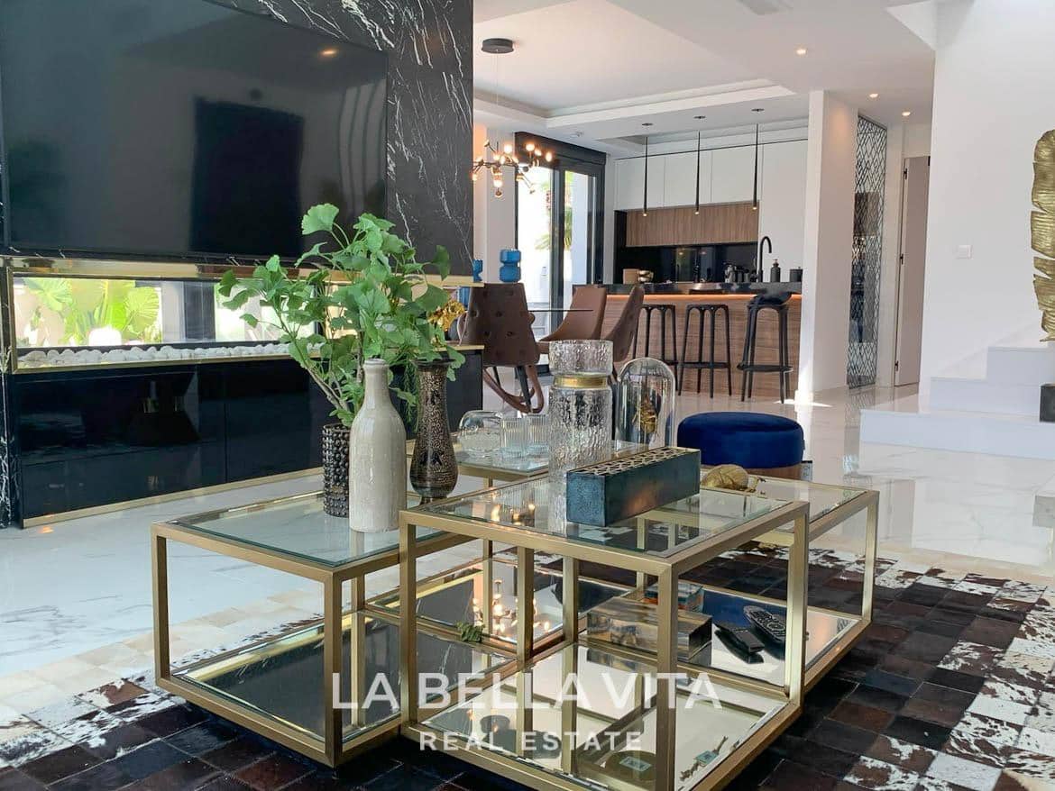 3 sypialnia Willa na sprzedaż w Torrevieja z basenem garażem - 750 000 € (Ref: 9335226)