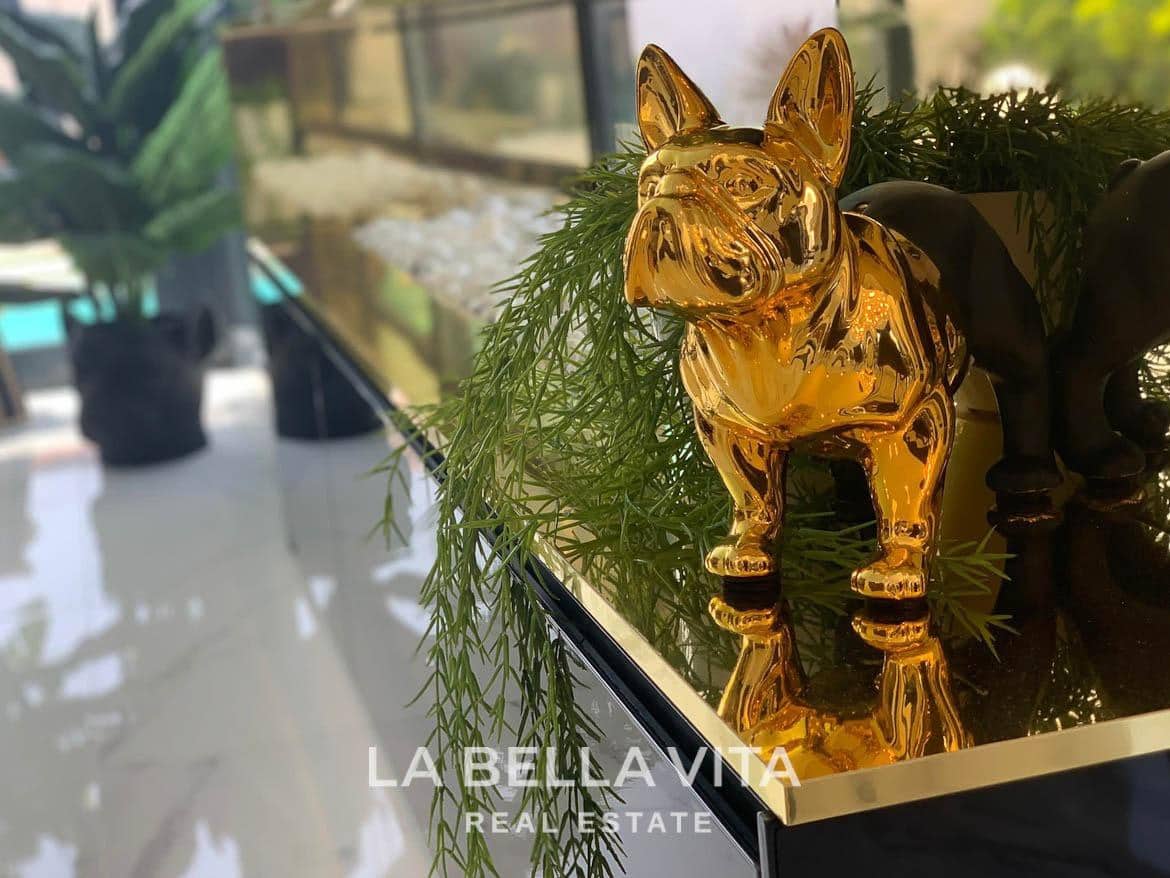 3 sypialnia Willa na sprzedaż w Torrevieja z basenem garażem - 750 000 € (Ref: 9335226)