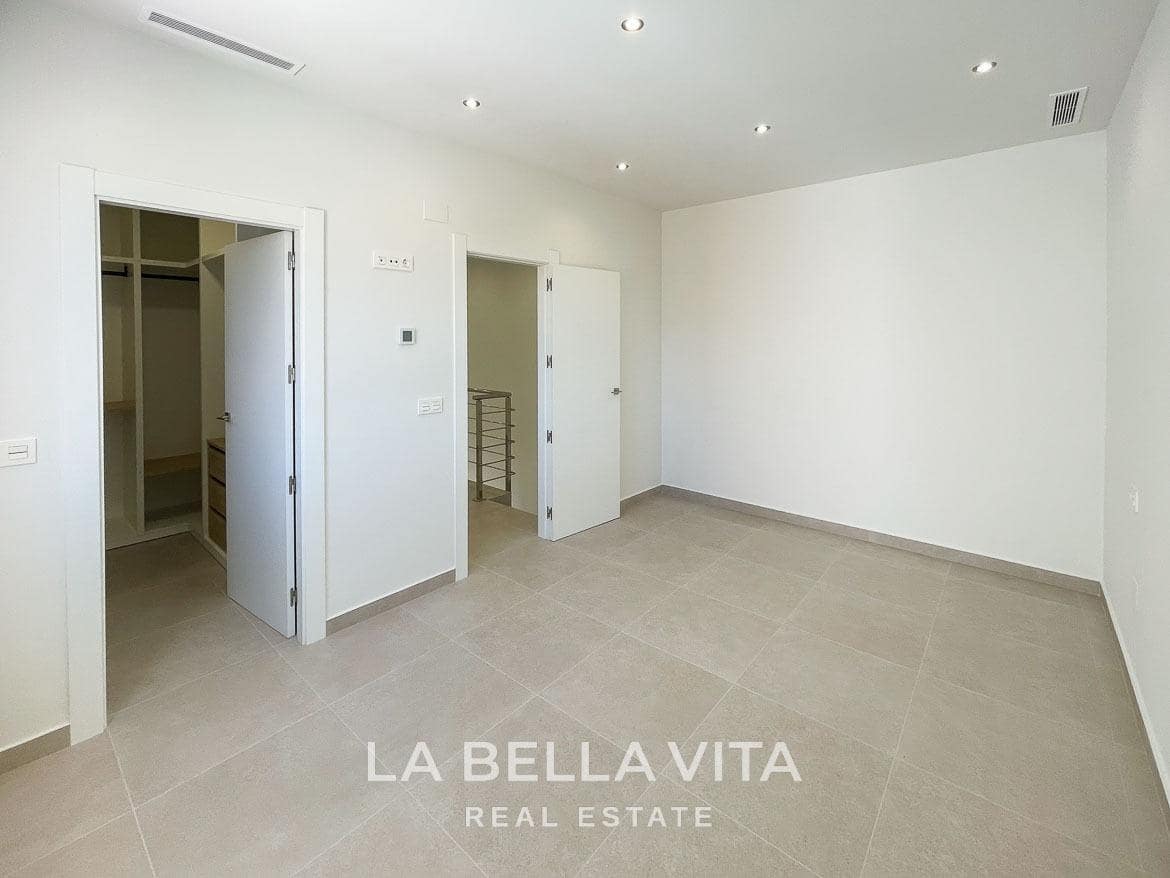 3 bedroom Villa for sale in Almoradi with pool - € 359,900 (Ref: 9375230)