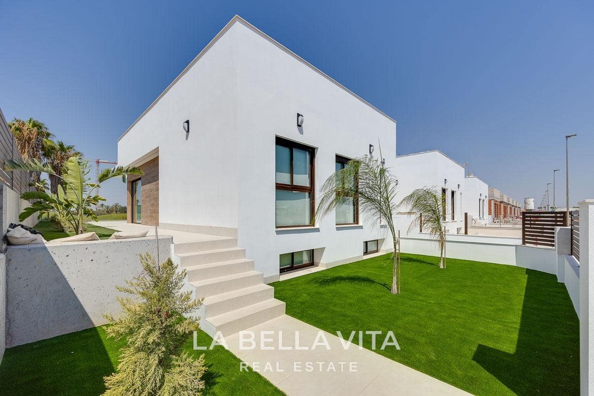 4 chambre Villa/Maison à vendre à Los Alcazares avec piscine garage - 685 000 € (Ref: 9375231)