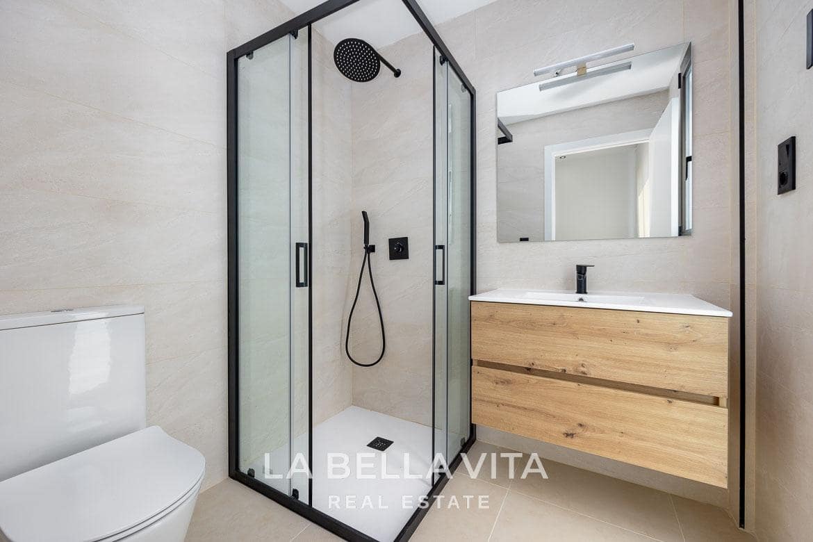 4 chambre Villa/Maison à vendre à Los Alcazares avec piscine garage - 685 000 € (Ref: 9375231)