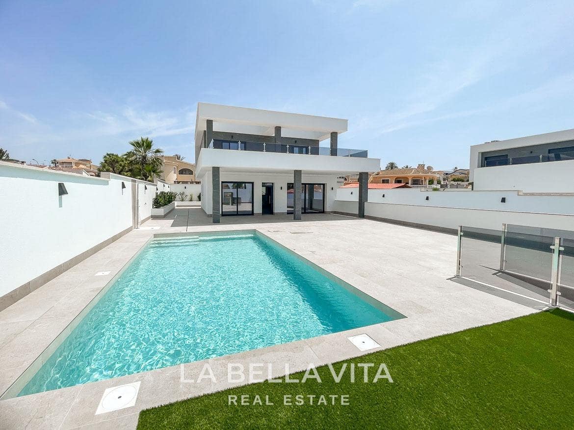 3 soveværelse Villa til salg i Ciudad Quesada med swimmingpool garage - € 799.900 (Ref: 9375234)