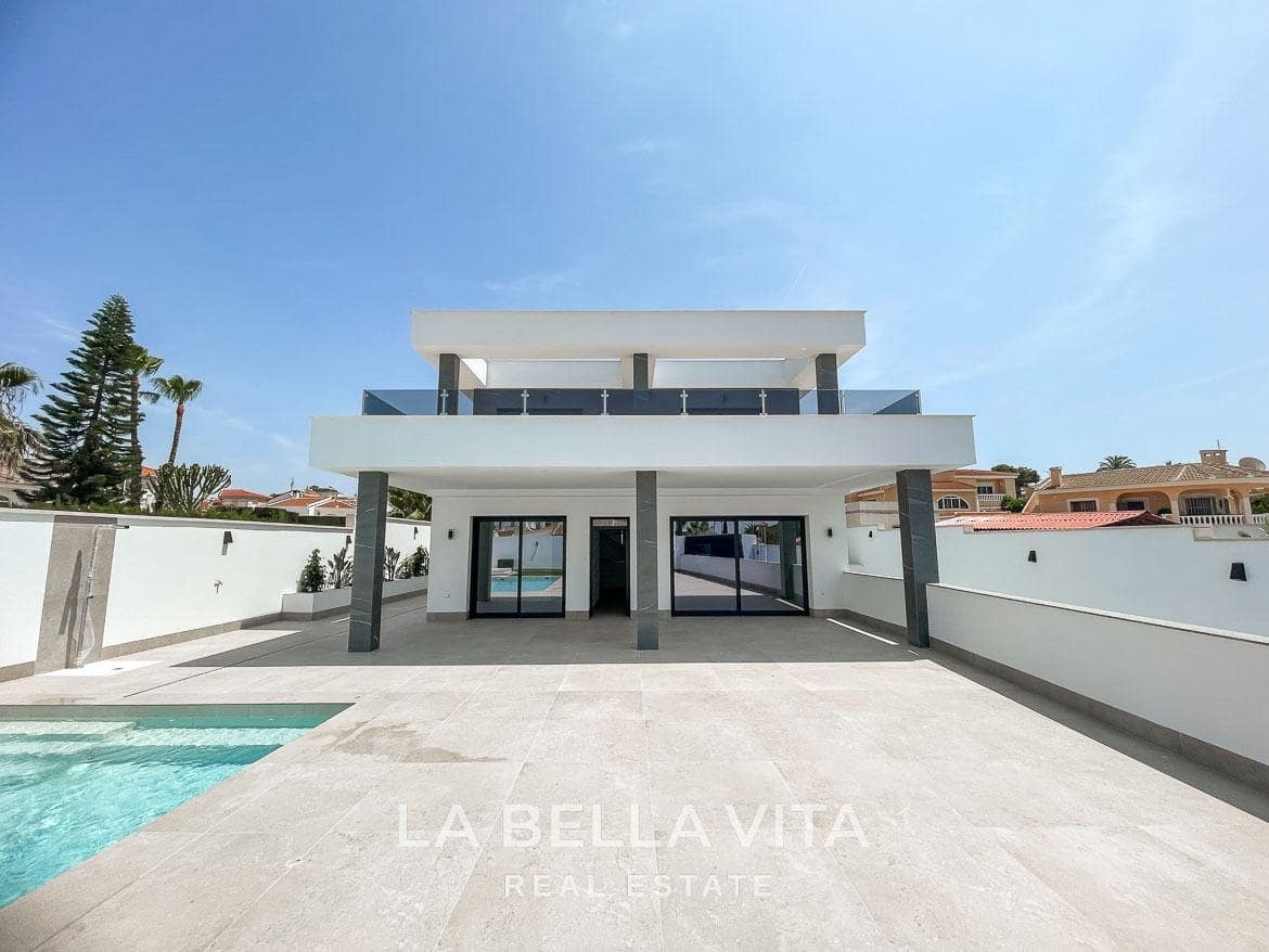 3 soveværelse Villa til salg i Ciudad Quesada med swimmingpool garage - € 799.900 (Ref: 9375234)