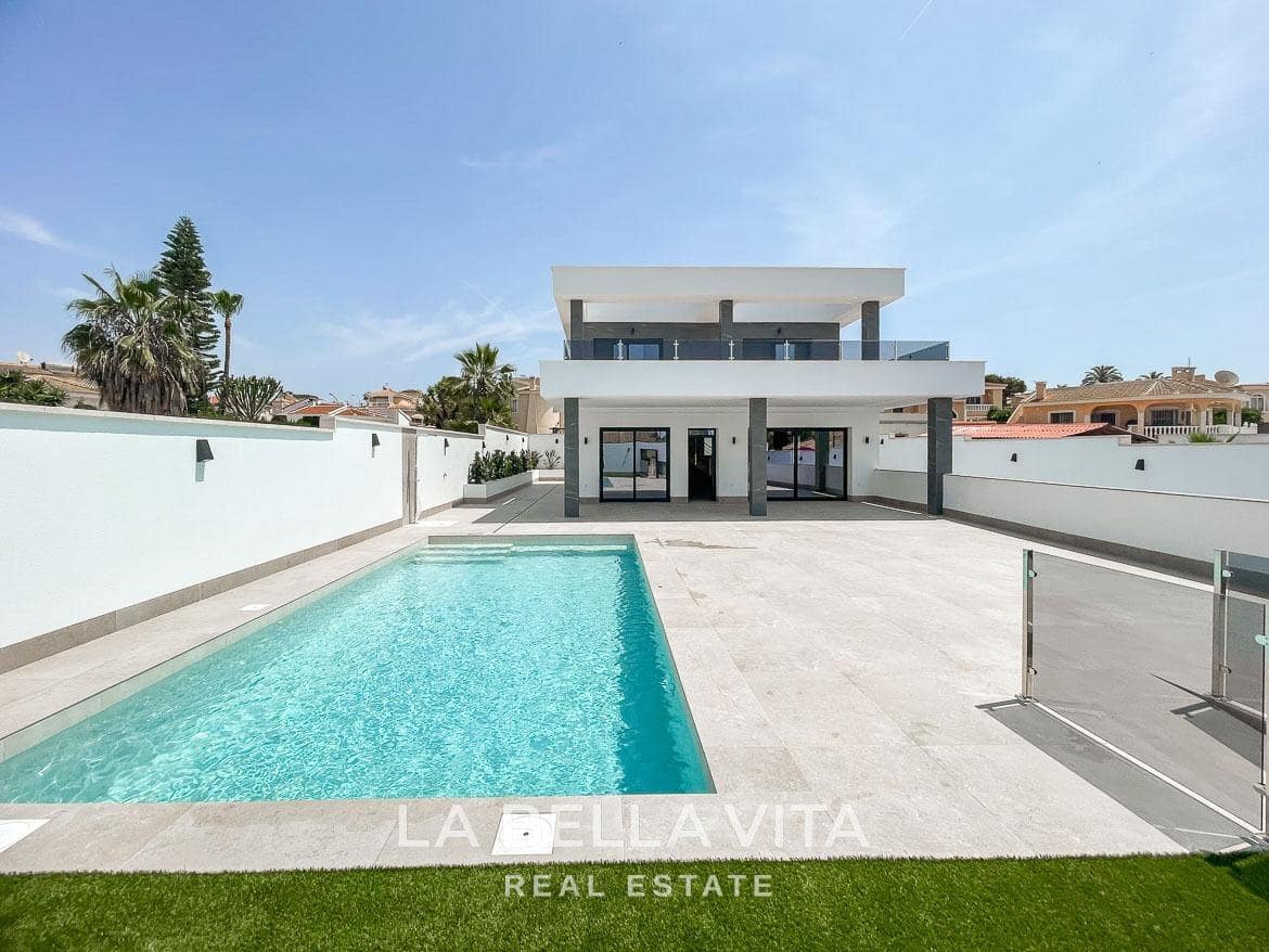 3 soveværelse Villa til salg i Ciudad Quesada med swimmingpool garage - € 799.900 (Ref: 9375234)