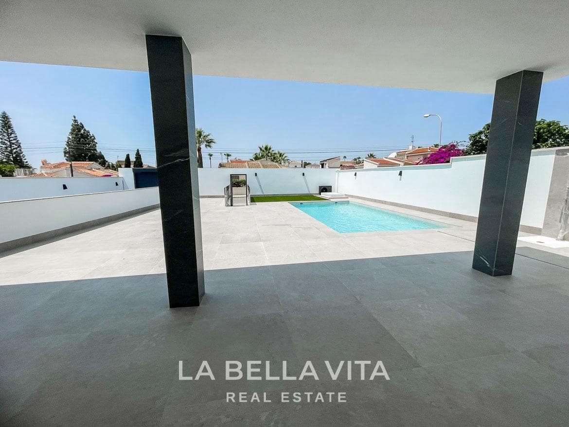 3 soveværelse Villa til salg i Ciudad Quesada med swimmingpool garage - € 799.900 (Ref: 9375234)