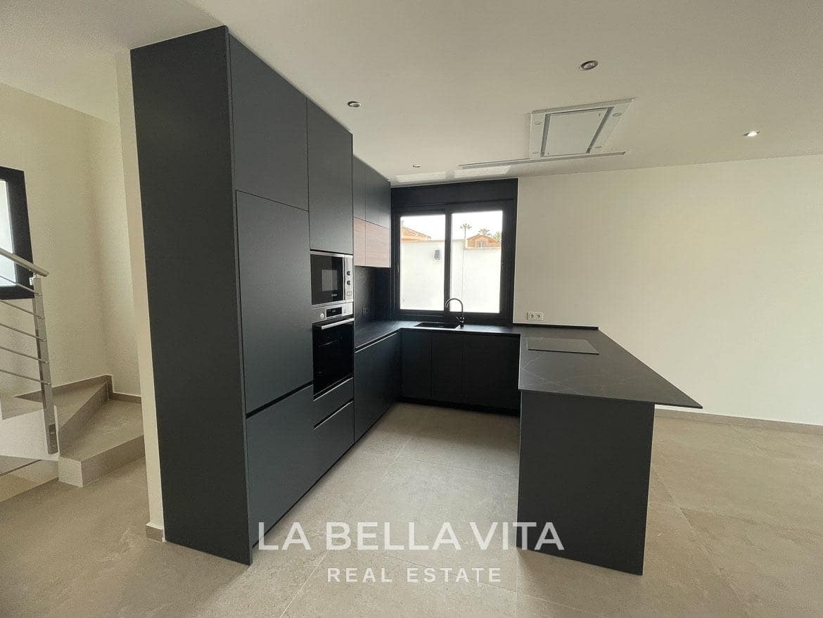 3 soveværelse Villa til salg i Ciudad Quesada med swimmingpool garage - € 799.900 (Ref: 9375234)