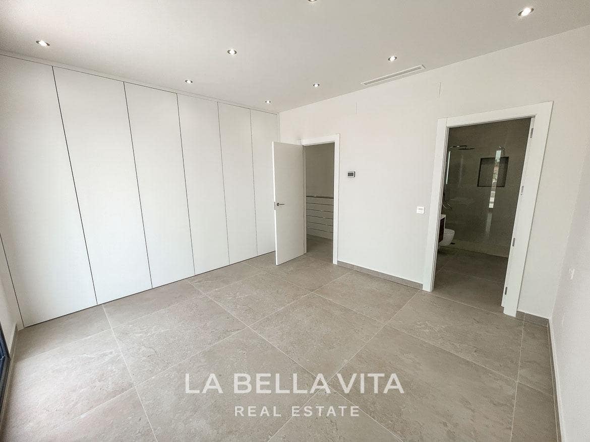 3 soveværelse Villa til salg i Ciudad Quesada med swimmingpool garage - € 799.900 (Ref: 9375234)