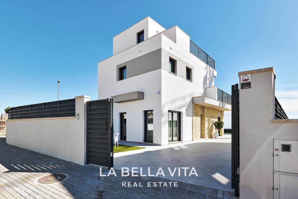 3 bedroom Villa for sale in San Miguel de Salinas with pool - € 649,000 (Ref: 9375235)