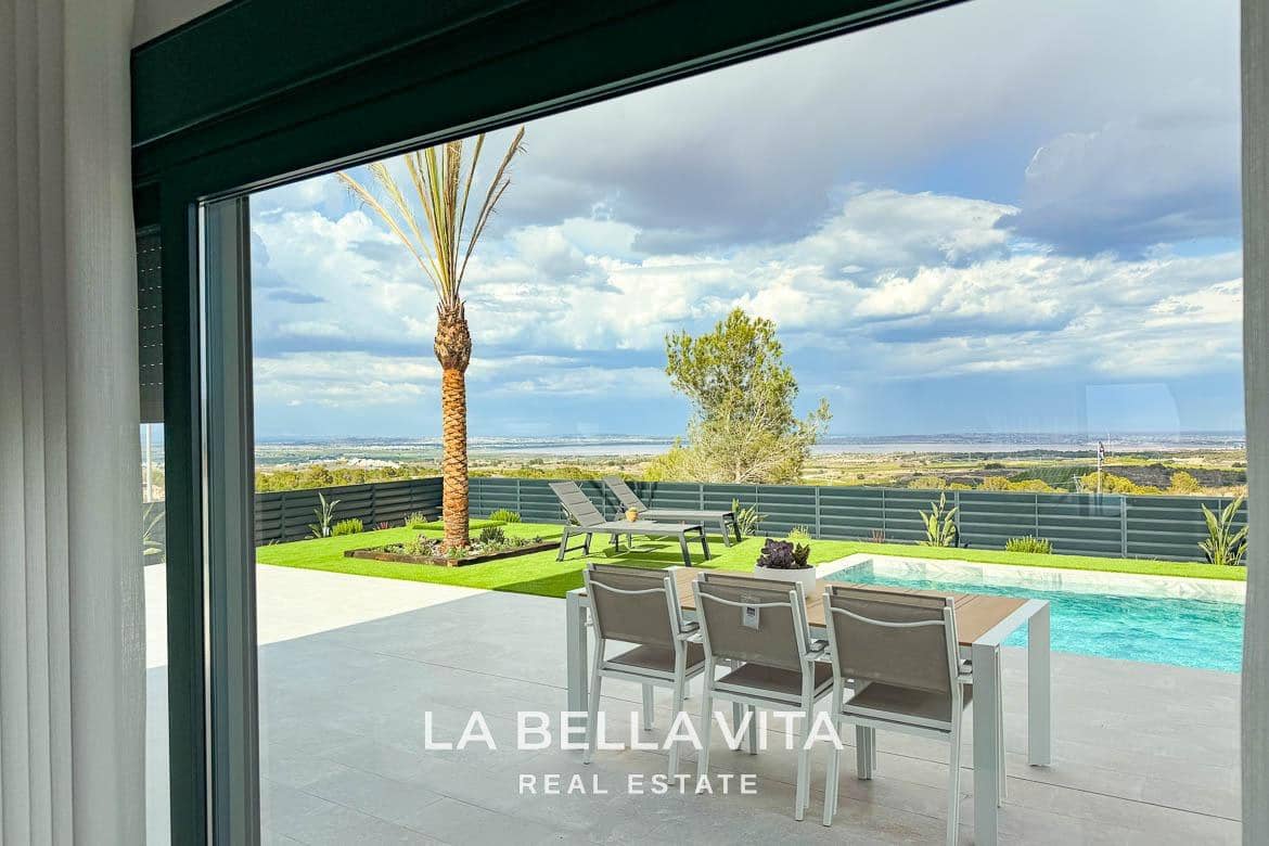 3 bedroom Villa for sale in San Miguel de Salinas with pool - € 649,000 (Ref: 9375235)