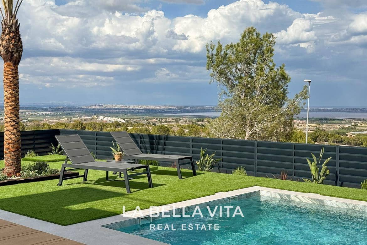 3 bedroom Villa for sale in San Miguel de Salinas with pool - € 649,000 (Ref: 9375235)