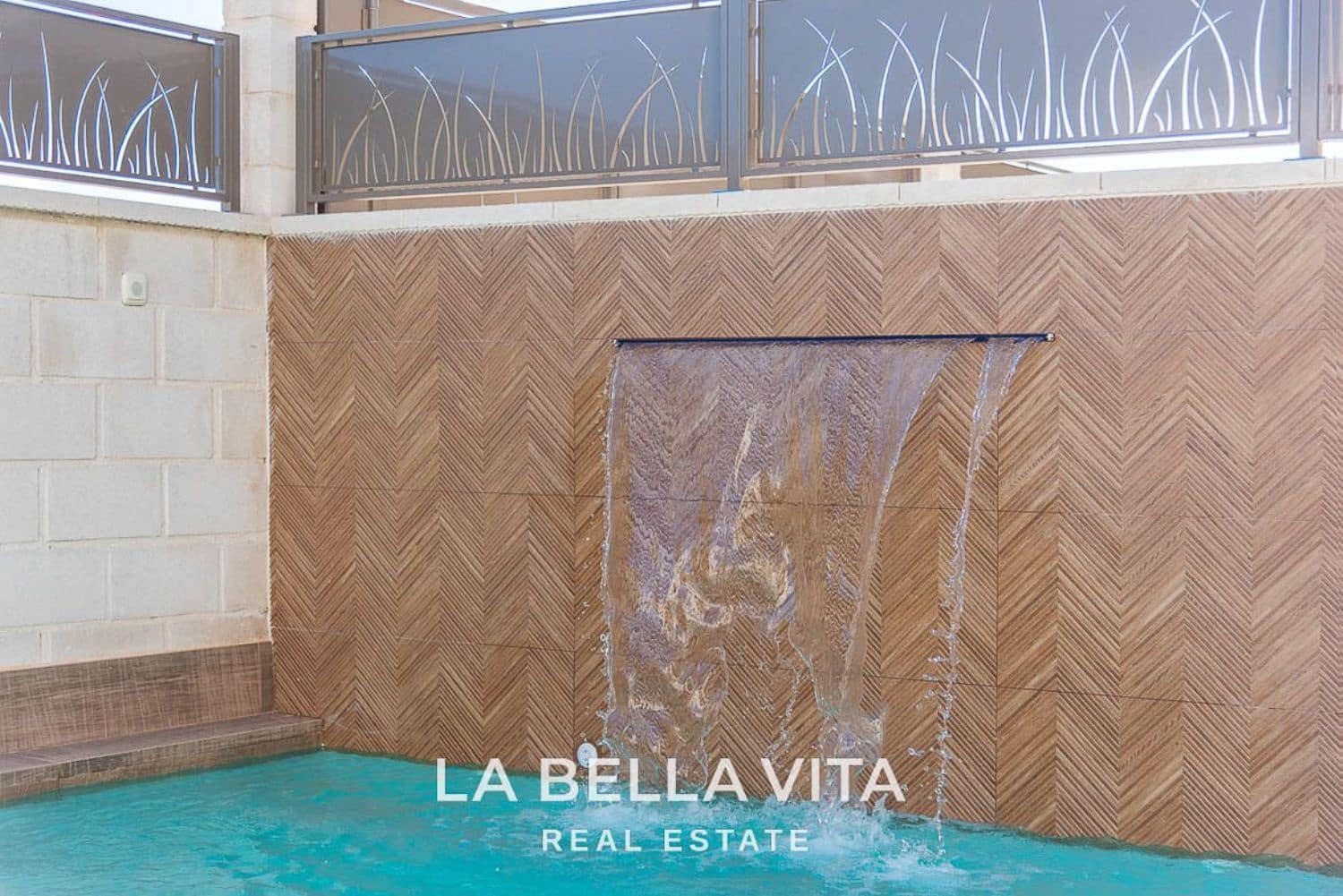 3 sypialnia Willa na sprzedaż w Los Montesinos z basenem - 485 000 € (Ref: 9375236)