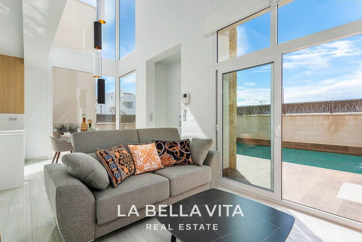 3 sypialnia Willa na sprzedaż w Los Montesinos z basenem - 485 000 € (Ref: 9375236)