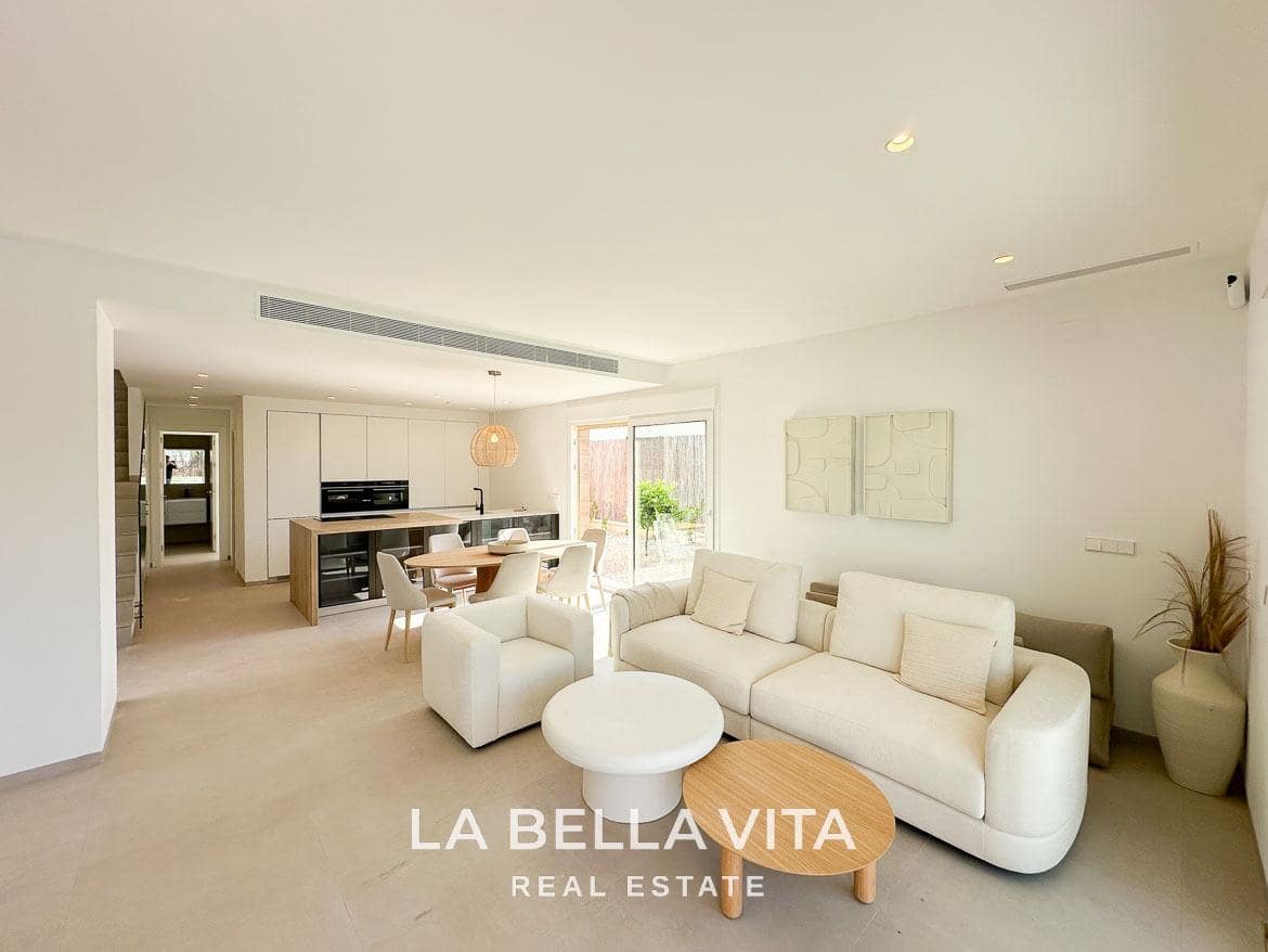 3 bedroom Villa for sale in Los Montesinos with pool - € 439,000 (Ref: 9452836)