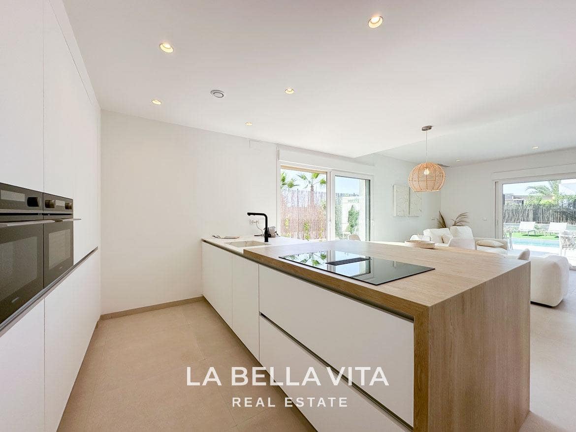 3 bedroom Villa for sale in Los Montesinos with pool - € 439,000 (Ref: 9452836)